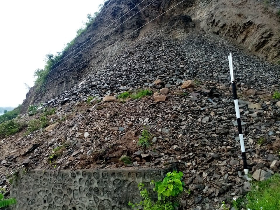    बिपी र मध्यपहाडी राजमार्ग अ वरुद्ध   
