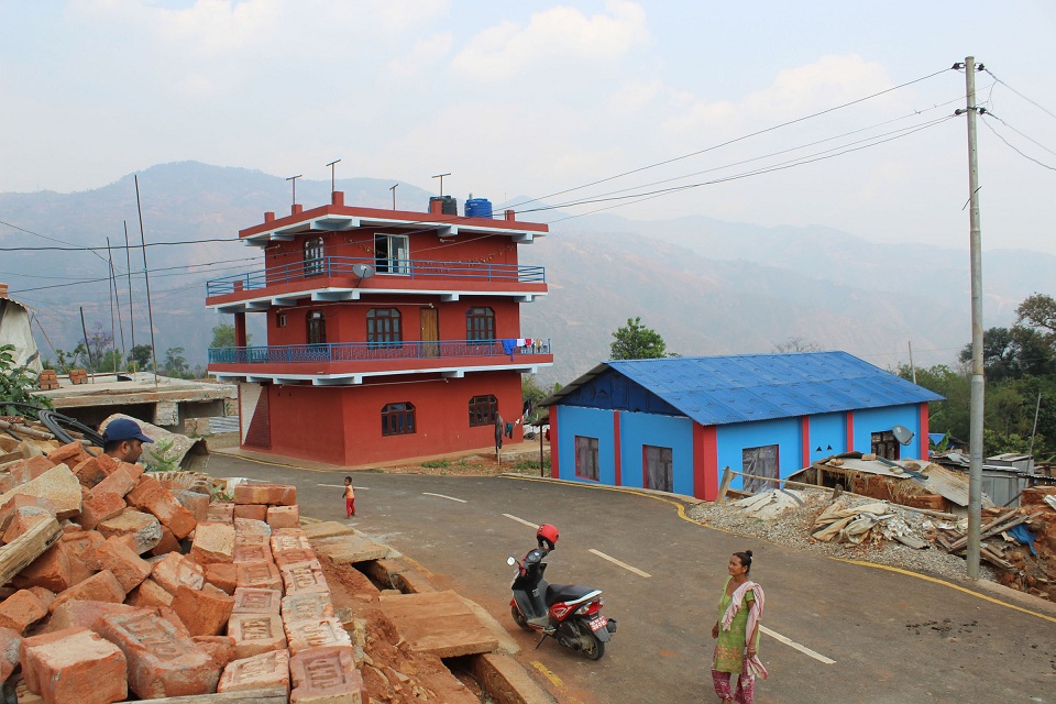 रंगिन बन्यो सिन्धुलीको राताटार