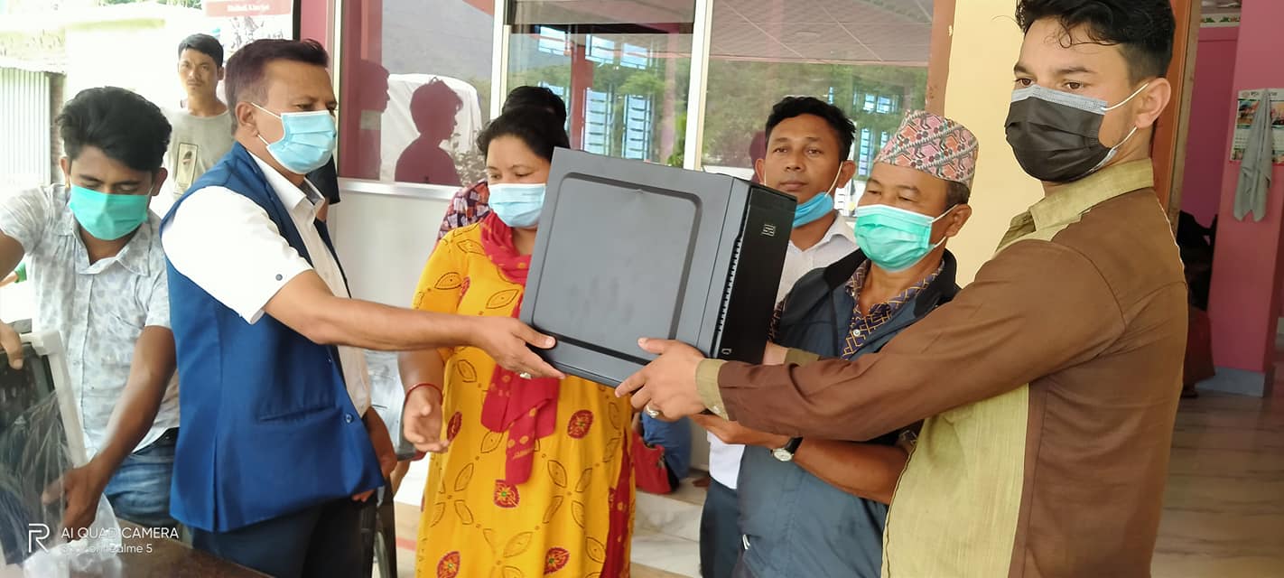 सिन्धुलीको सुनकोशी गाउँपालिकाको दुई विद्यालयलाई कम्प्युटर हस्तान्तरण