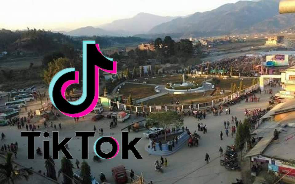 सिन्धुलीको सडकमा टिकटक बनाइराख्दा मोटरसाईकलले ठक्कर दिएपछि...