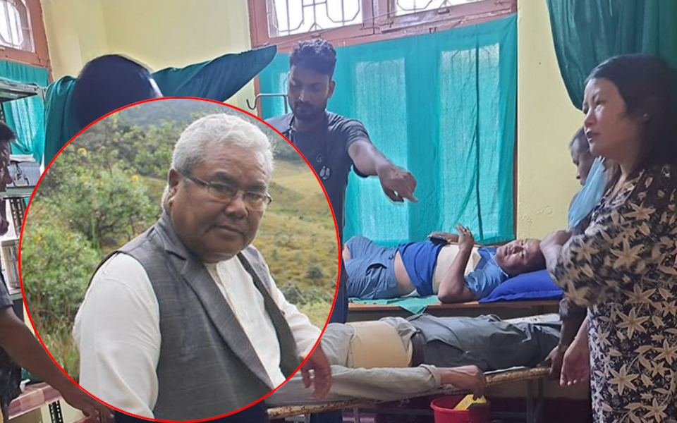 पुर्वमन्त्री शेर्पा सवार कार सिन्धुलीमा दुर्घटना
