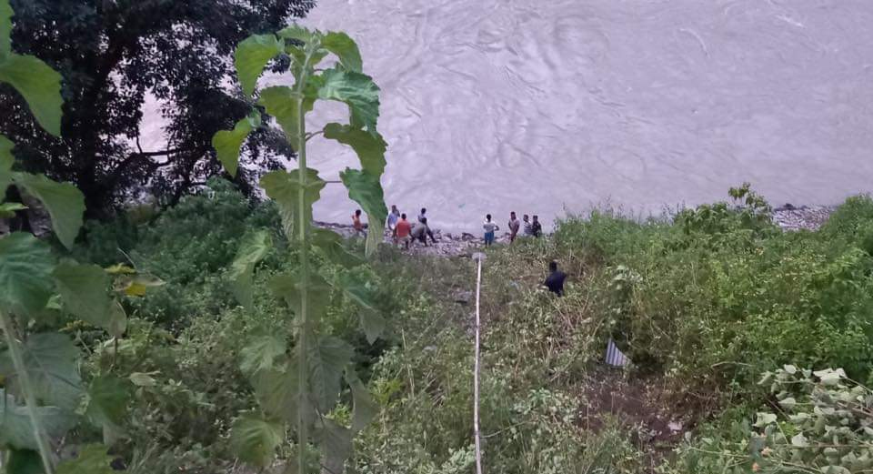 सिन्धुलीमा दुर्घटना, सुनकोशीमा गाडी खस्यो
